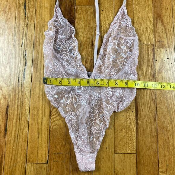 🪦 Victoria’s Secret Pale Pink Lingerie Bodysuit Lace Floral Pattern Size XS - Picture 7 of 8